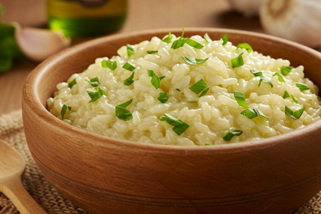 Risoto cremoso com ervas finas frescas e toque sofisticado.